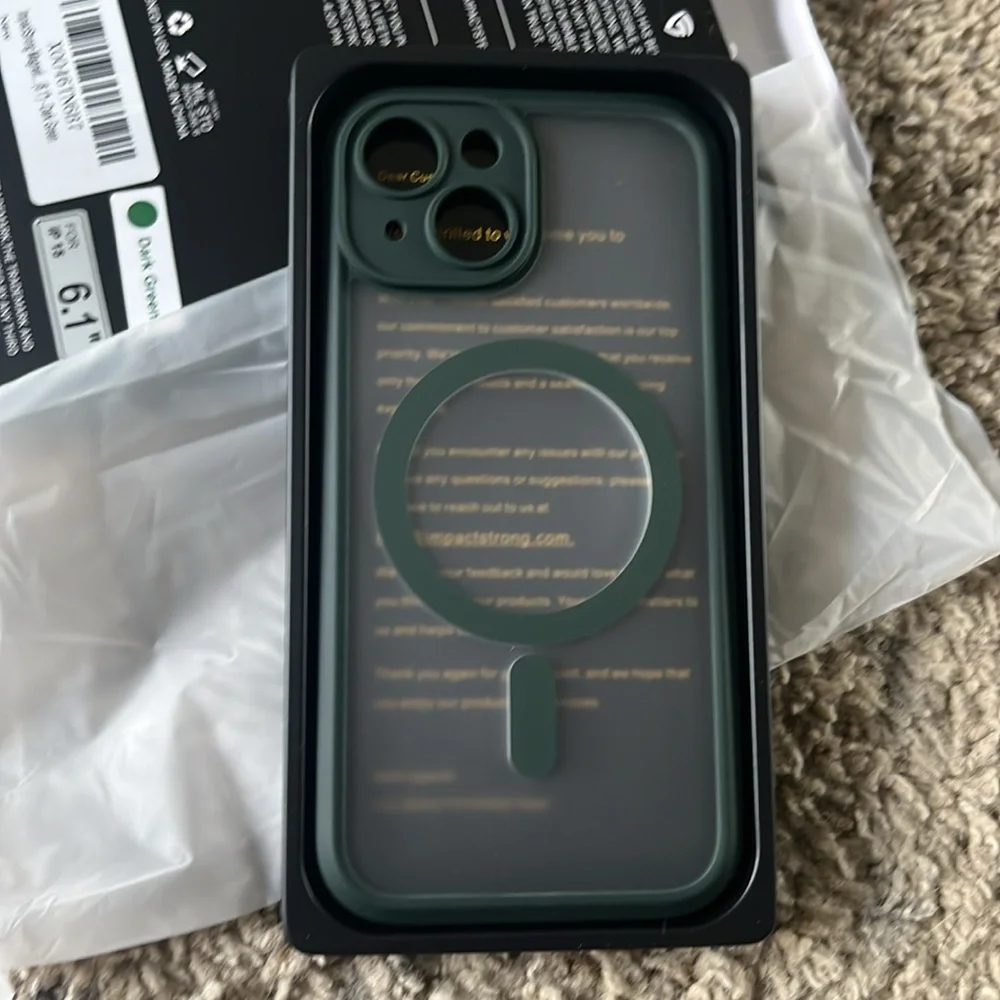 Iphone 15 green case